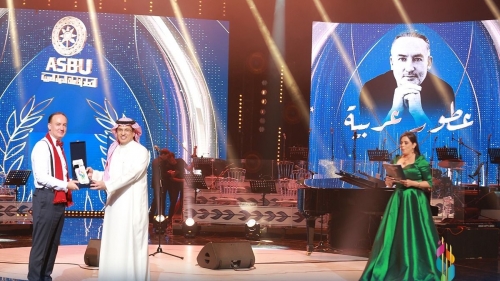 عطور عربية لمحمد علي كمون في افتتاح المهرجان